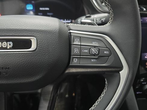 Used 2023 Jeep Grand Cherokee Limited AWD/4WD image 23
