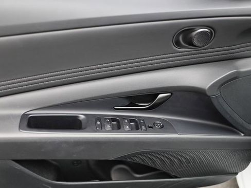Certified 2025 Hyundai Elantra SEL FWD image 15
