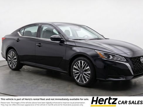 Used 2025 Nissan Altima 2.5 SV image 1