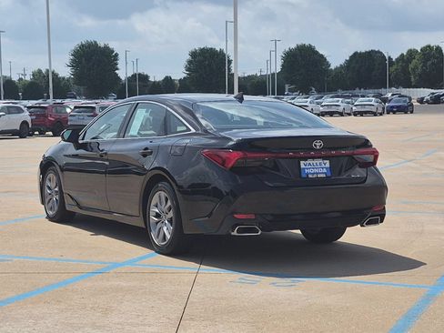 Used 2019 Toyota Avalon XLE w/ Moonroof Package FWD image 8