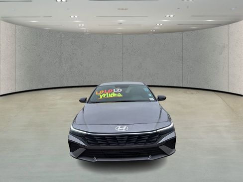 Used 2025 Hyundai Elantra Sport image 2