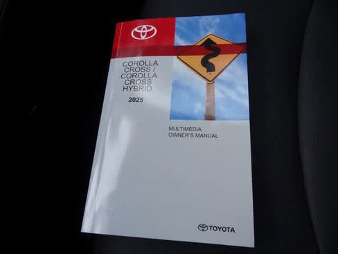 Used 2025 Toyota Corolla Cross XLE AWD/4WD image 30