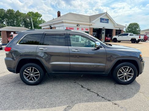 Used 2017 Jeep Grand Cherokee Limited AWD/4WD image 6