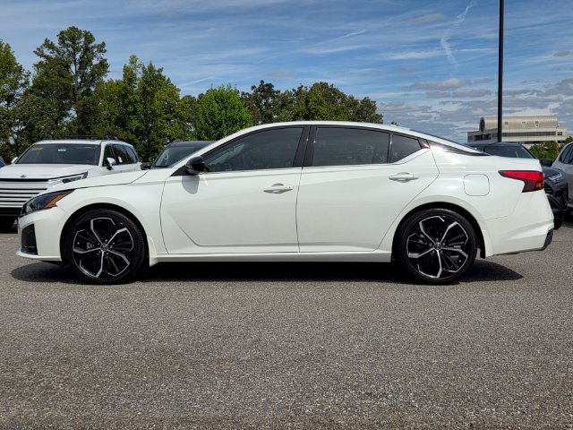 Used 2024 Nissan Altima 2.5 SR w/ SR Premium Package FWD image 2