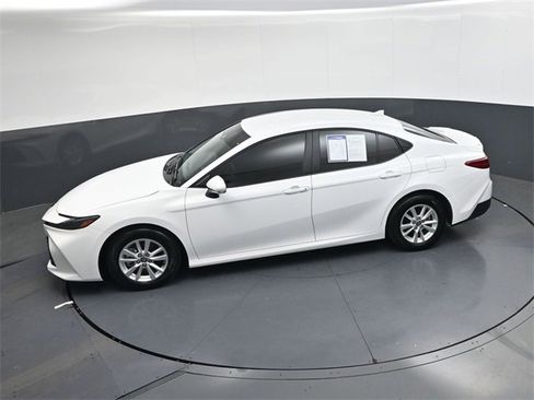 Used 2025 Toyota Camry LE w/ Convenience Package image 25