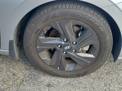 Used 2022 Hyundai Elantra SEL image 9