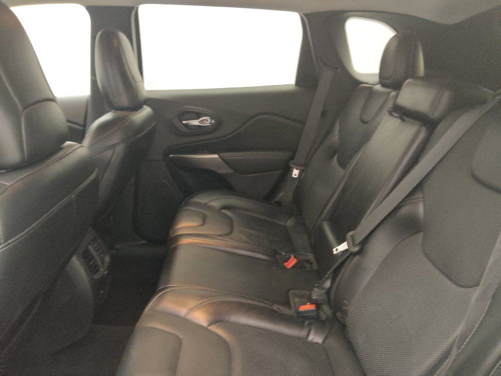 Used 2019 Jeep Cherokee Limited FWD image 18