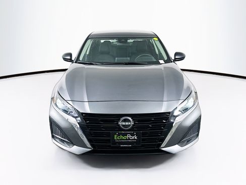 Used 2025 Nissan Altima 2.5 SV image 2