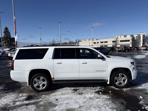 Used 2016 Chevrolet Suburban LT image 5
