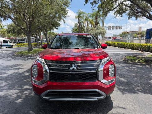 Used 2025 Mitsubishi Outlander SE FWD image 7