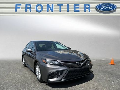 Used 2024 Toyota Camry SE FWD image 8