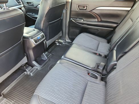 Used 2019 Toyota Highlander Plus AWD/4WD image 14