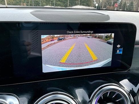 Certified 2023 Mercedes-Benz GLB 250 4MATIC image 17