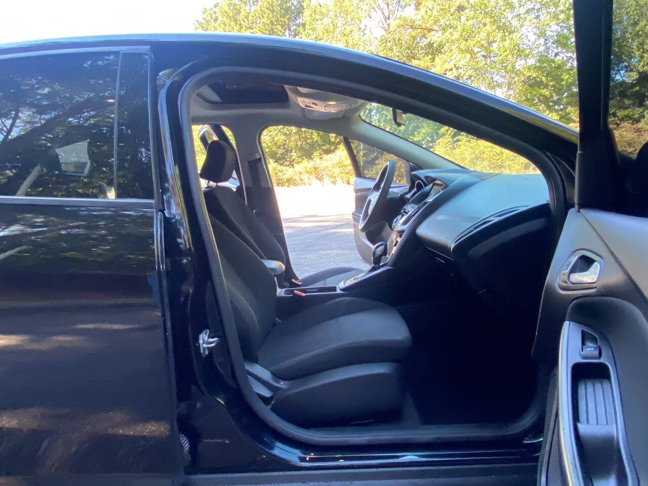 Used 2017 Ford Focus SEL FWD image 51