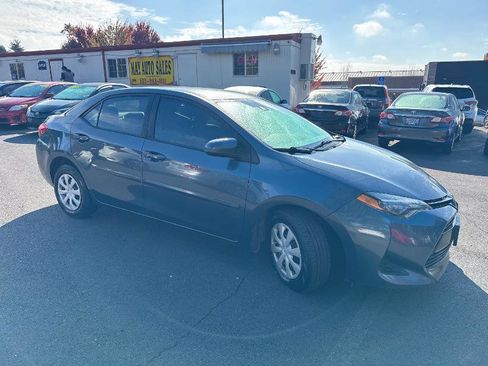 Used 2019 Toyota Corolla LE image 3