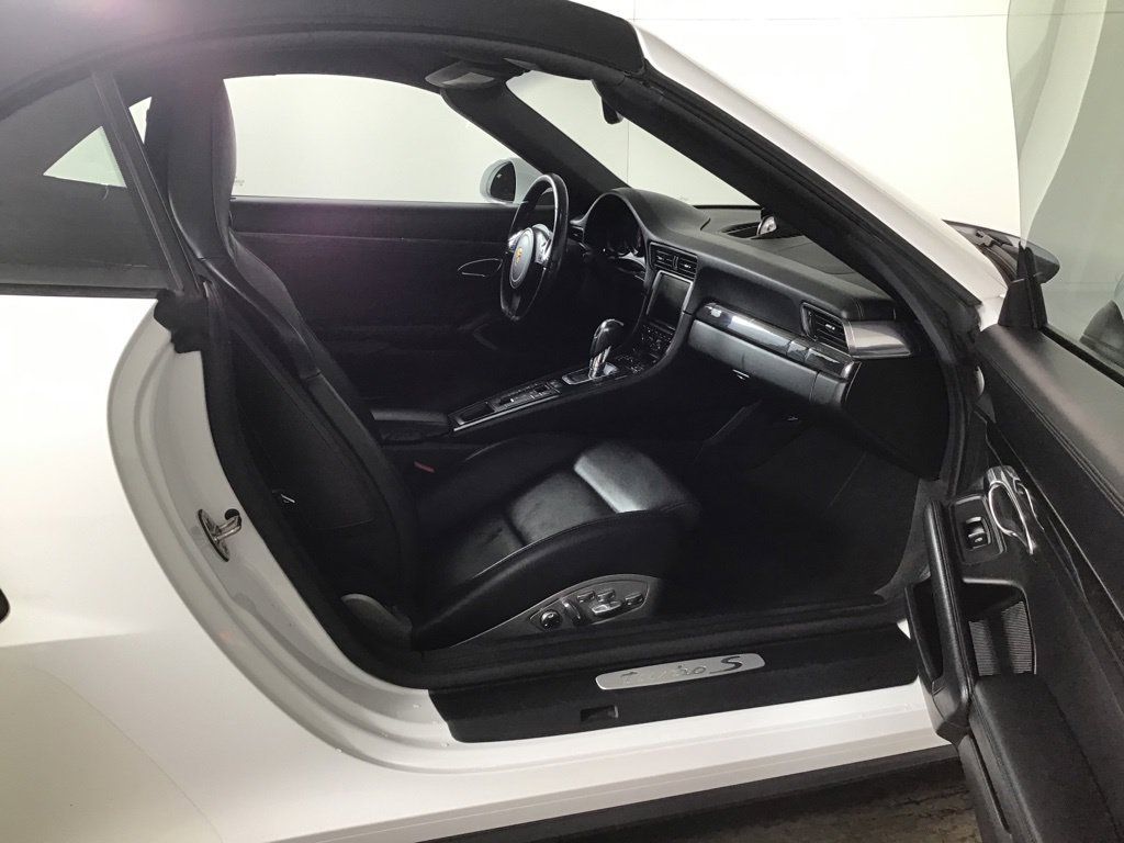 Certified 2015 Porsche 911 Turbo S AWD/4WD image 16