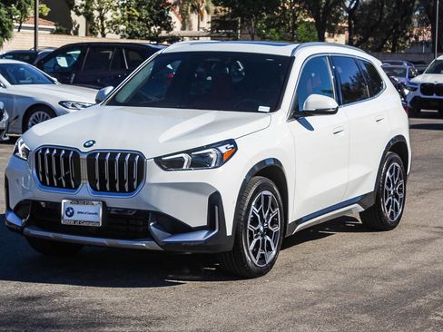 Certified 2025 BMW X1 xDrive28i w/ Convenience Package image 3