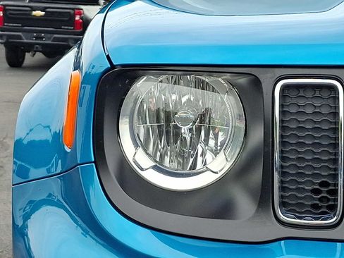 Used 2020 Jeep Renegade Latitude AWD/4WD image 9
