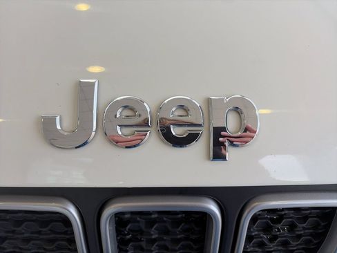 Used 2023 Jeep Renegade Latitude AWD/4WD image 33