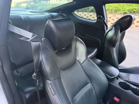 Used 2014 Hyundai Genesis 3.8 image 18