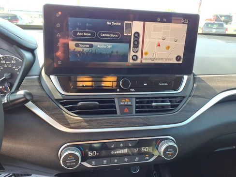 Used 2025 Nissan Altima 2.5 SL FWD image 9