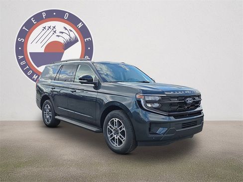 New 2025 Ford Expedition Active image 2