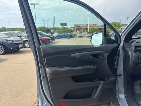 Used 2022 Honda Pilot TrailSport image 9