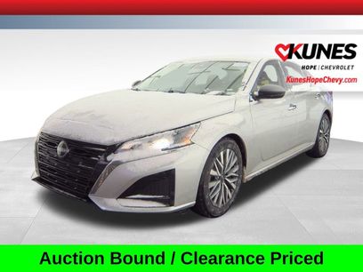 Used 2024 Nissan Altima 2.5 SV