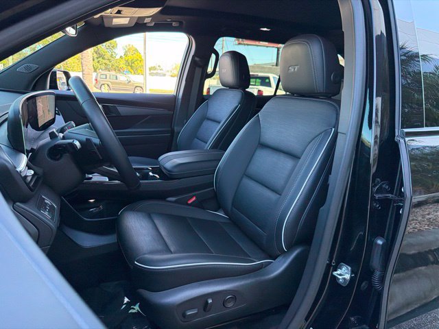 Used 2025 Buick Enclave Sport Touring w/ Super Cruise Package FWD image 13