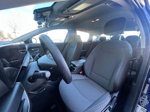 Used 2025 Kia K4 LXS image 38