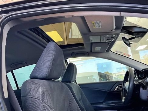 Used 2017 Honda Accord EX image 27