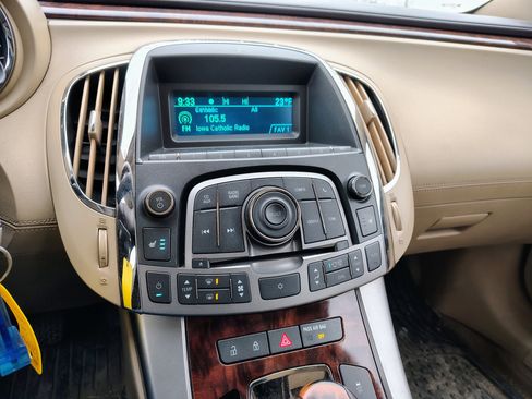 Used 2010 Buick LaCrosse CXL image 3