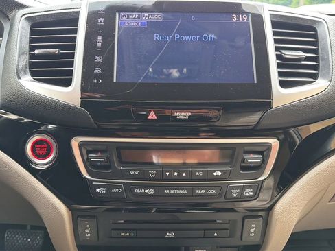 Used 2017 Honda Pilot Touring image 18