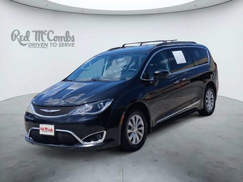 Used 2017 Chrysler Pacifica Touring-L FWD image 1