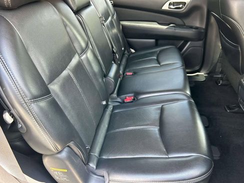 Used 2017 Nissan Pathfinder Platinum w/ Family Entertainment Package FWD image 23