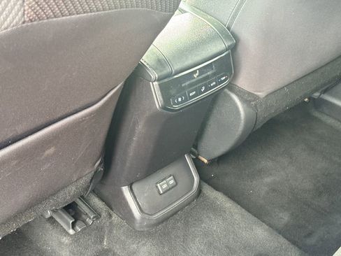 Used 2024 Toyota Highlander LE image 36