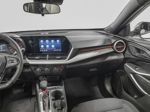 Used 2024 Chevrolet Trax RS image 31