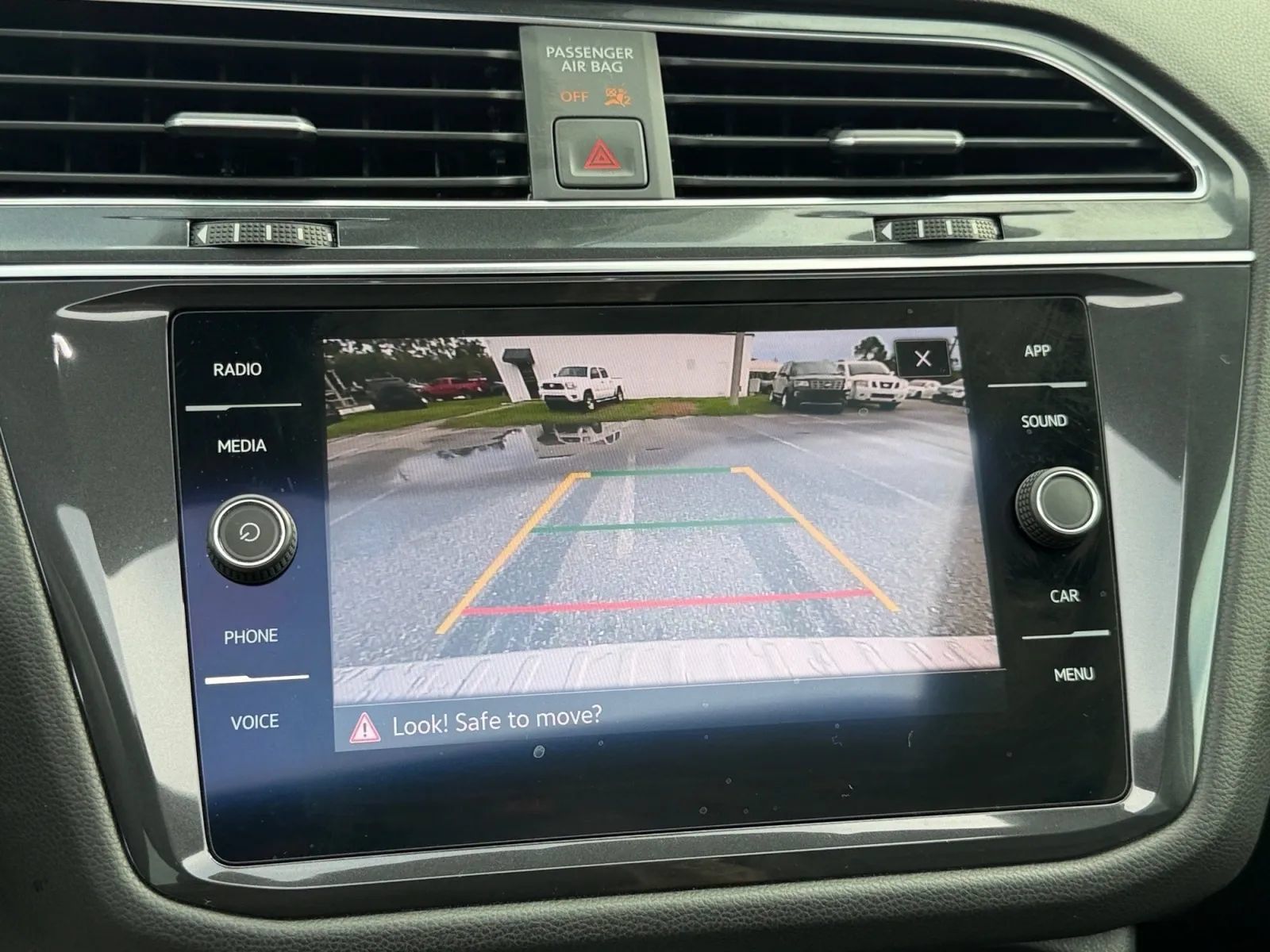 Used 2022 Volkswagen Tiguan SE AWD/4WD image 23