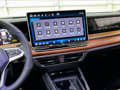 New 2026 Volkswagen Tiguan SEL R-Line AWD/4WD image 9