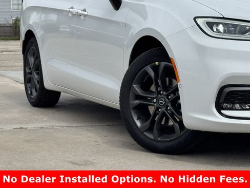 New 2026 Chrysler Pacifica Select FWD image 12