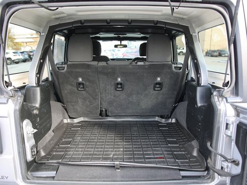 Used 2018 Jeep Wrangler Unlimited Sport S image 13