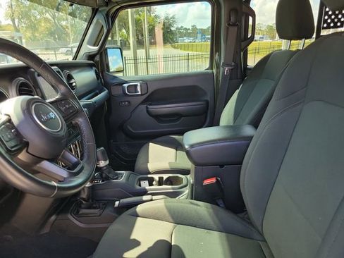 Used 2021 Jeep Gladiator Sport image 10