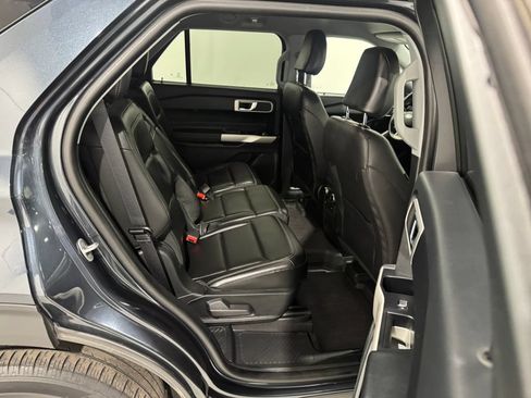 Used 2022 Ford Explorer XLT AWD/4WD image 24