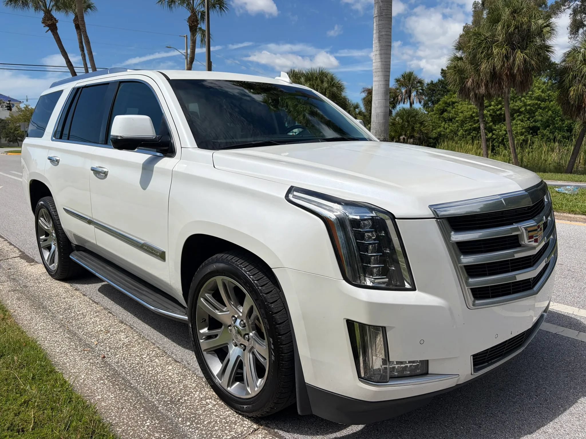 Used 2016 Cadillac Escalade Luxury RWD image 4