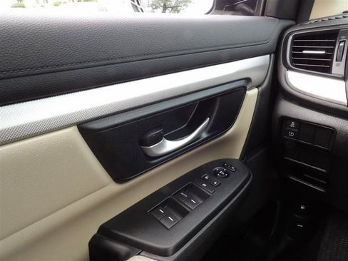 Used 2017 Honda CR-V LX image 25