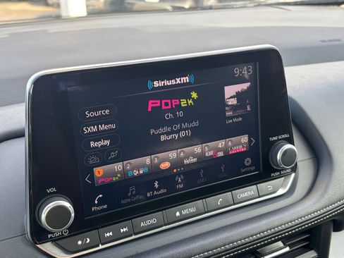 Used 2025 Nissan Rogue SV FWD image 20