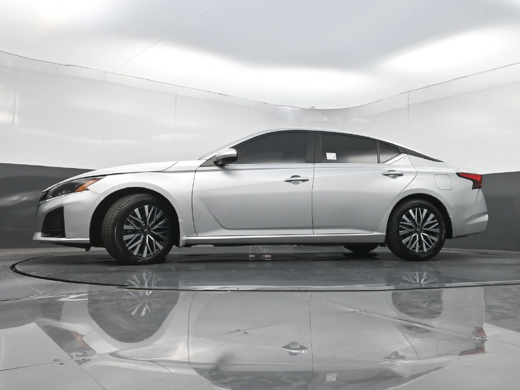 Used 2023 Nissan Altima 2.5 SV FWD image 24