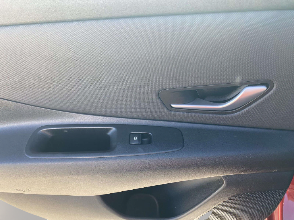 Used 2025 Hyundai Elantra SEL FWD image 12