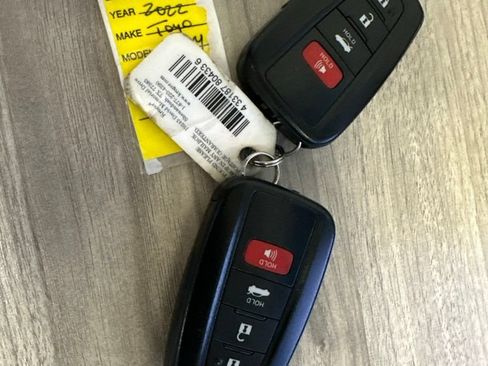 Used 2022 Toyota Camry SE FWD image 12