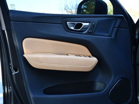 Used 2022 Volvo XC60 B5 Inscription w/ Protection Package Premier image 10